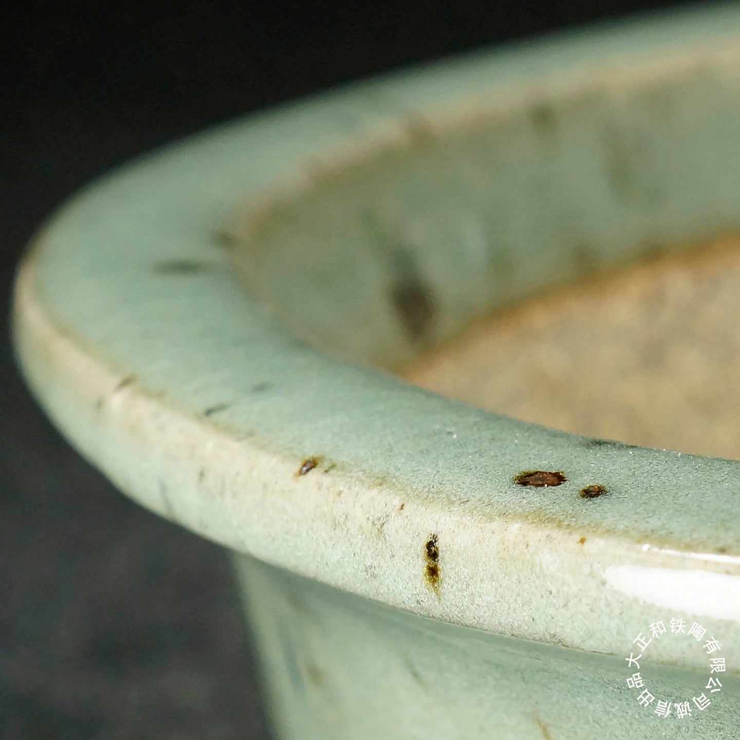 10.8 inch (27.6cm) Large Oval Taisho Kiln Jun Glaze Light Blue-White Multi-Tone Bonsai Pot Close Shot