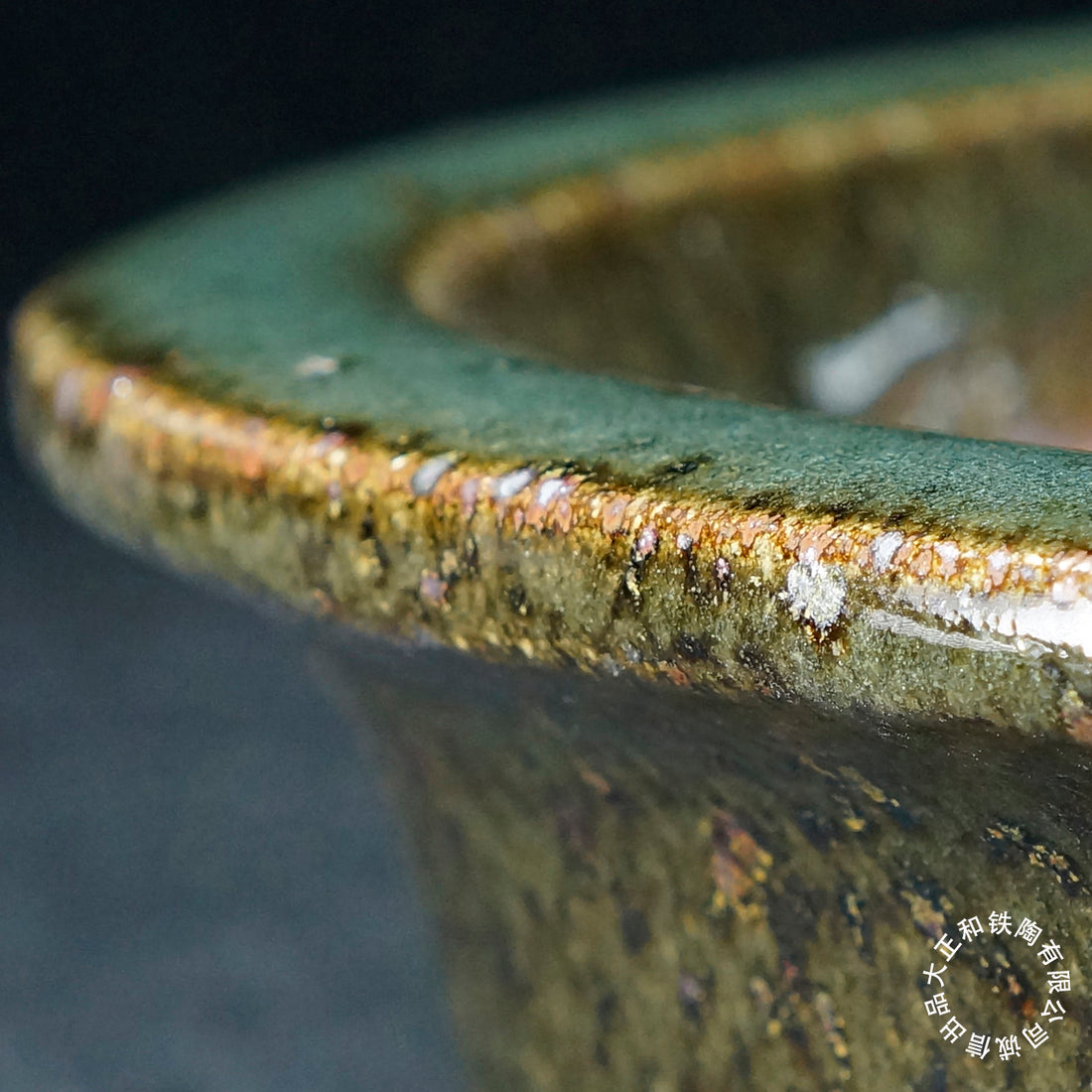 10.9 inch (27.6cm) Large Oval Taisho Kiln Jun Glaze Green Multi-Tone Bonsai Pot Close Shot