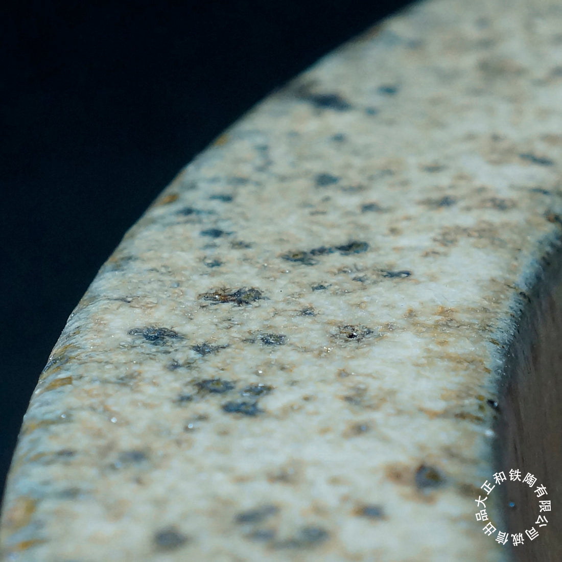 11.2 inch (28.5cm) Large 6 inch (15.3cm) Deep Round Glazed Multi-Tone Semi Cascade Bonsai Pot Close Shot