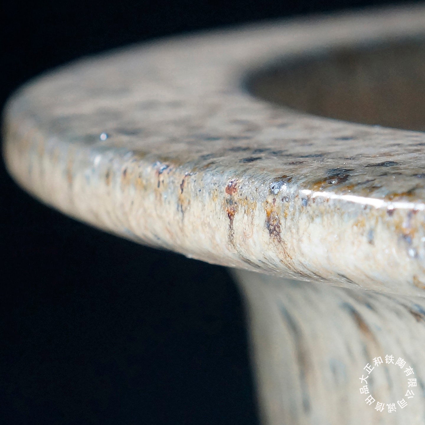 11.2 inch (28.5cm) Large 6 inch (15.3cm) Deep Round Glazed Multi-Tone Semi Cascade Bonsai Pot Close Shot