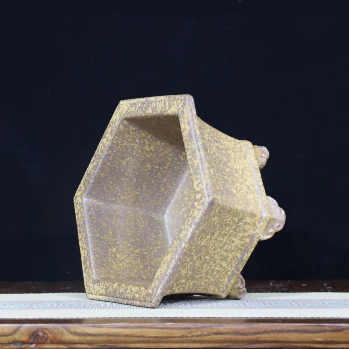 11.8 inch (30cm) Large Hexagonal Speckled Finish Deep Bonsai Pot Inner Corner View