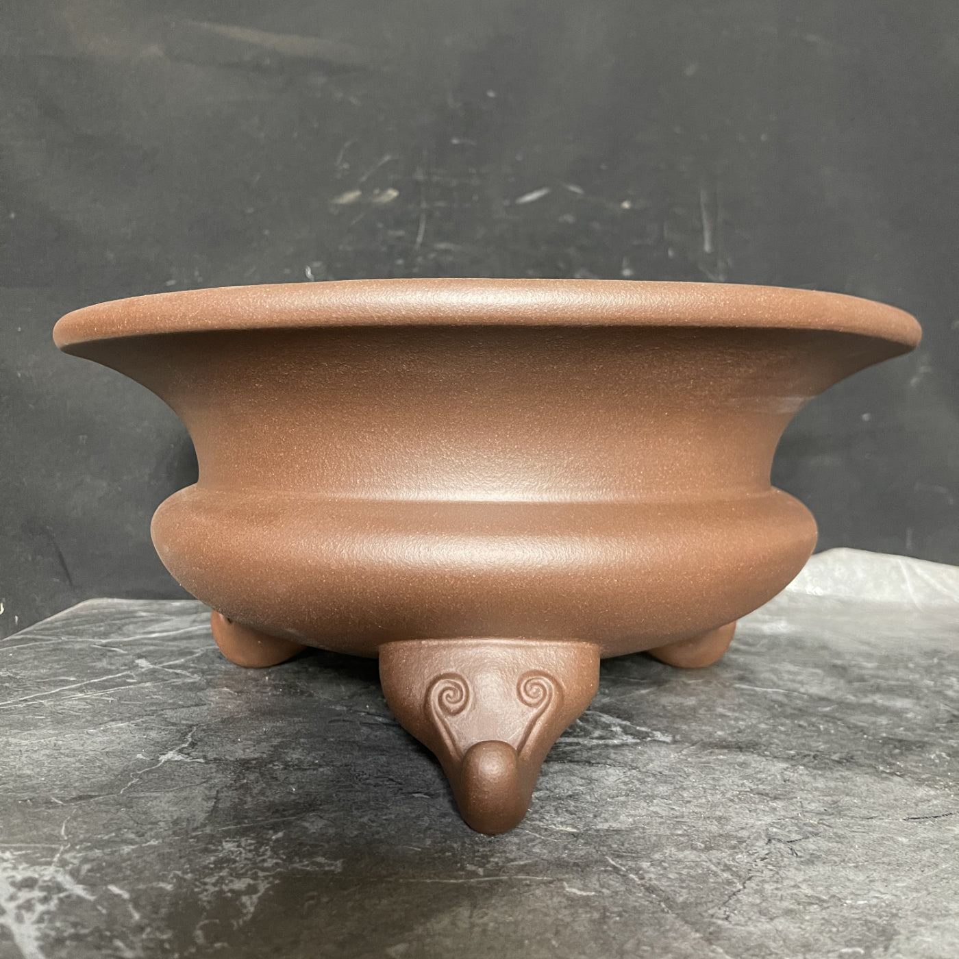 12.6 inch (32cm) Large 5.5 inch (14cm) Deep Flared Round Unique Bonsai Pot w Three Large Feet Corner View