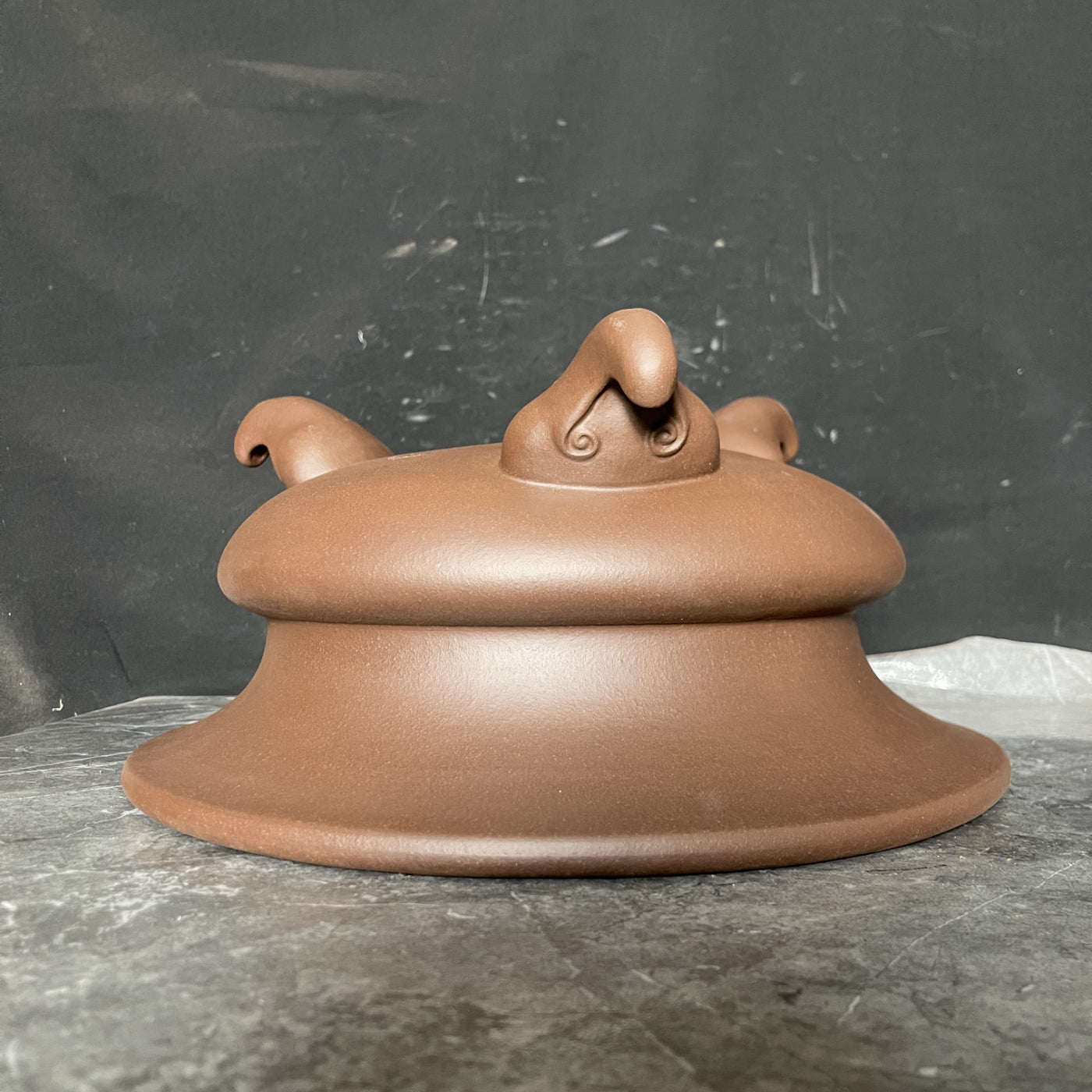 12.6 inch (32cm) Large 5.5 inch (14cm) Deep Flared Round Unique Bonsai Pot w Three Large Feet Upside Down View