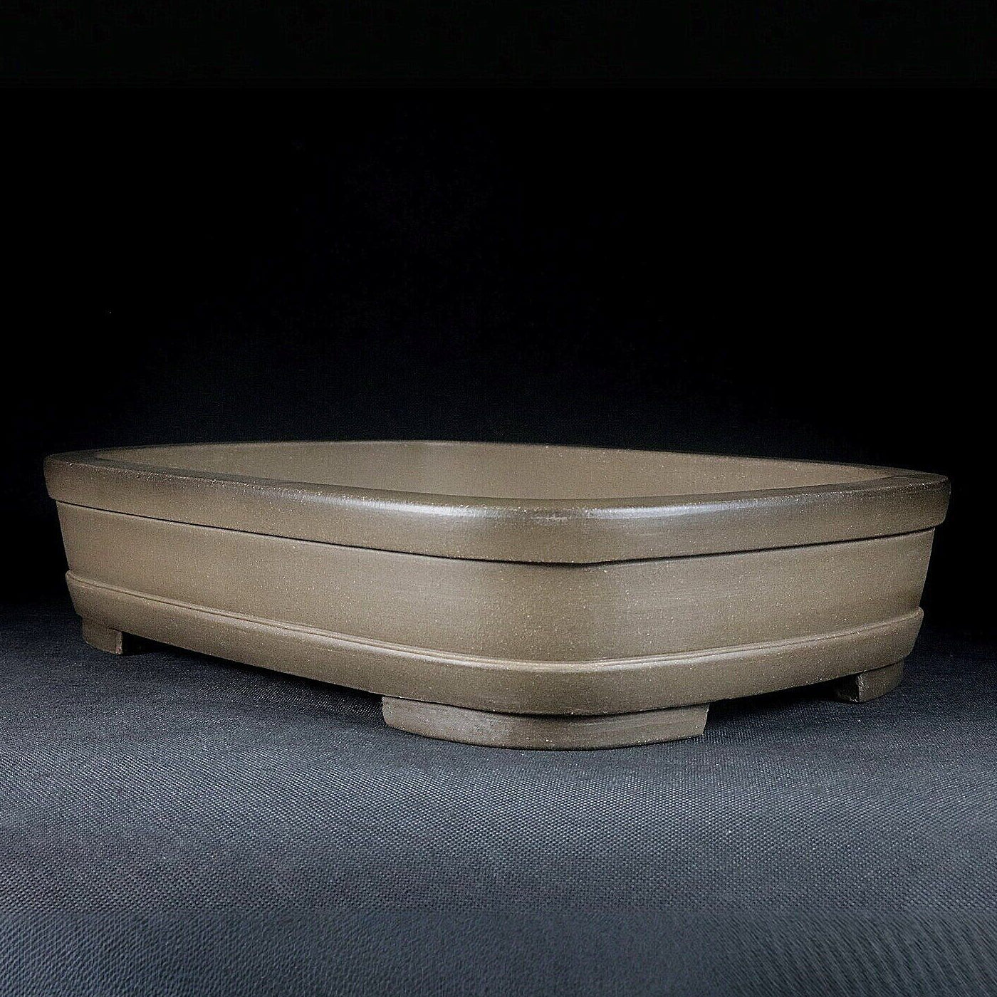 13.9 inch (35.5cm) Large Rounded Corner Rectangular Bonsai Pot in Layered Sandwich Form Corner View
