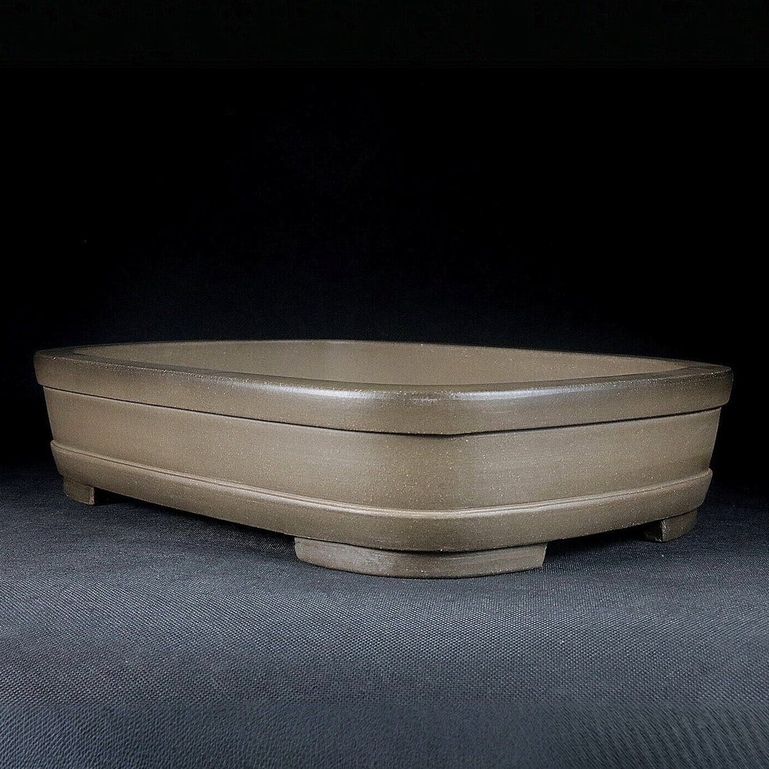 13.9 inch (35.5cm) Large Rounded Corner Rectangular Bonsai Pot in Layered Sandwich Form Corner View