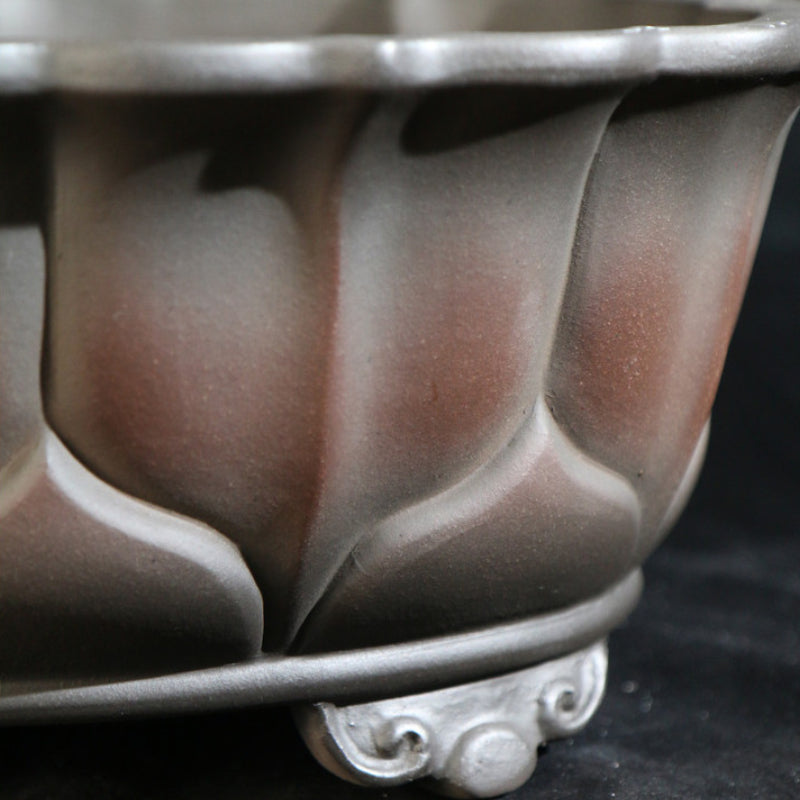 13 inch (33cm) Large Lotus-Style Scalloped Oval Gradient Finish Unglazed Bonsai Pot Close Shot