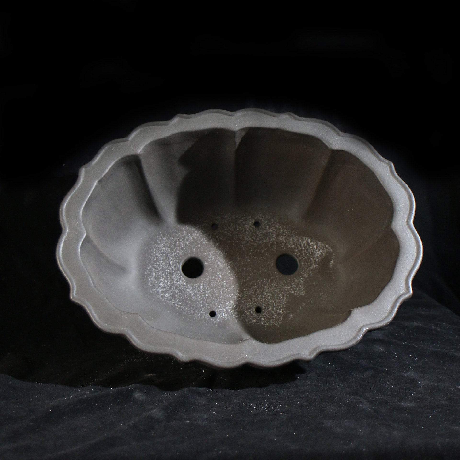 13 inch (33cm) Large Lotus-Style Scalloped Oval Gradient Finish Unglazed Bonsai Pot Inner View