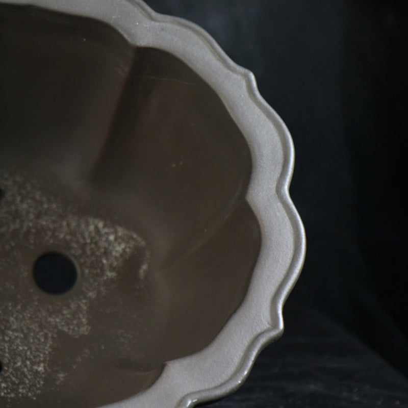 13 inch (33cm) Large Lotus-Style Scalloped Oval Gradient Finish Unglazed Bonsai Pot Rim Close Shot