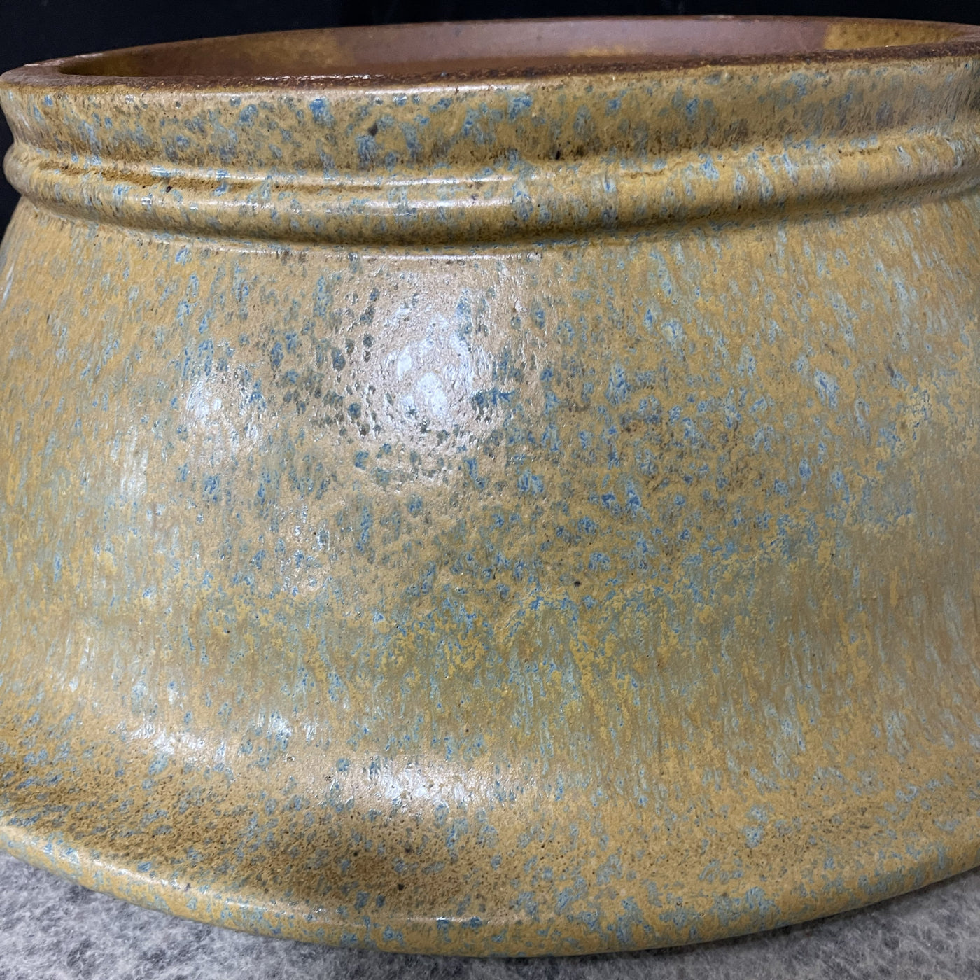 16.9 inch (43cm) Large Flared Deep Round Yellow Multi-Tone Glazed Semi Cascade Bonsai Pot Close Shot