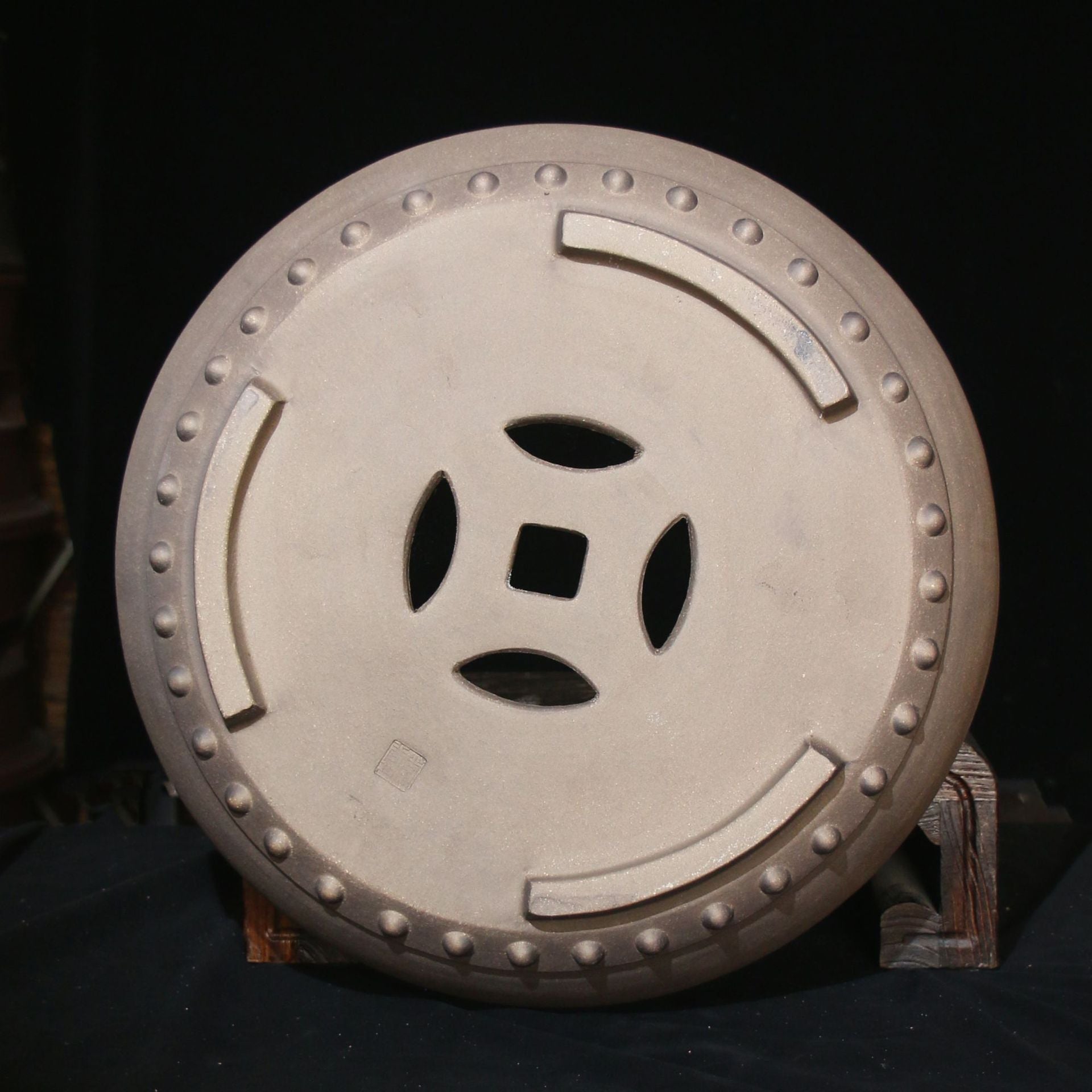 17.3 inch (44cm) Large Round Dual Tone Drum Bonsai Pot w Studded Rim & Base Bottom View