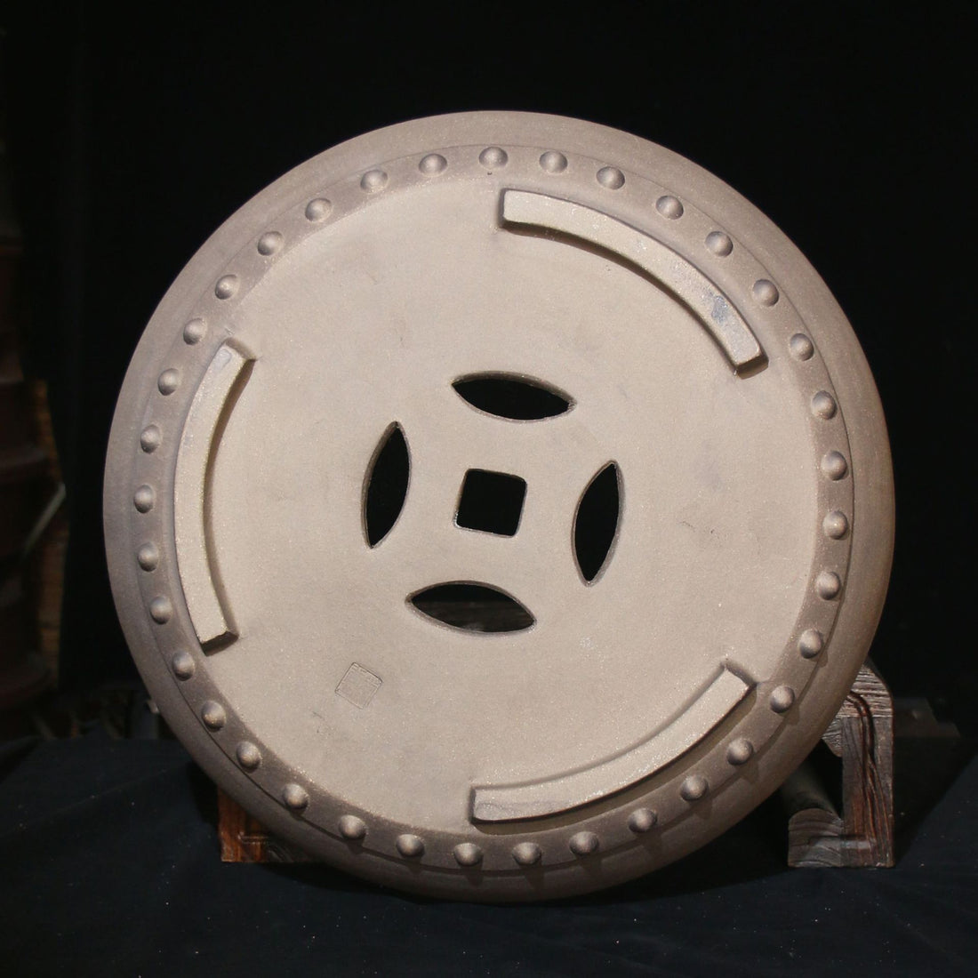 17.3 inch (44cm) Large Round Dual Tone Drum Bonsai Pot w Studded Rim & Base Bottom View