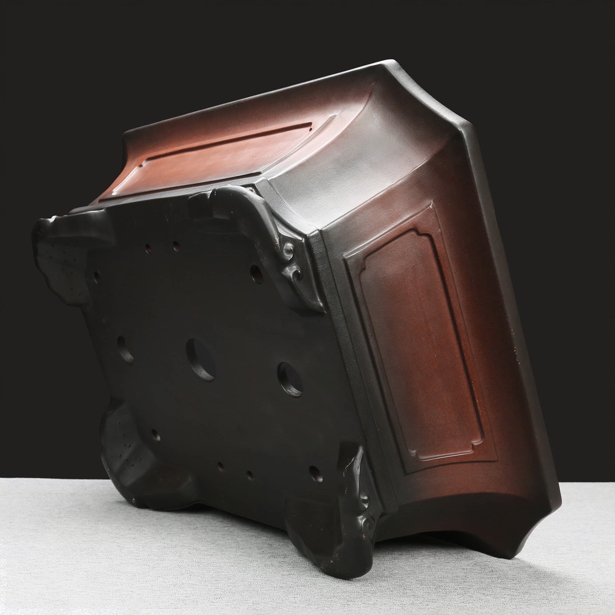 18.3 inch (46.7cm) XL Flared Rectangular Corner-Cut Gradient Finish Antique-Style Bonsai Pot Bottom Corner View