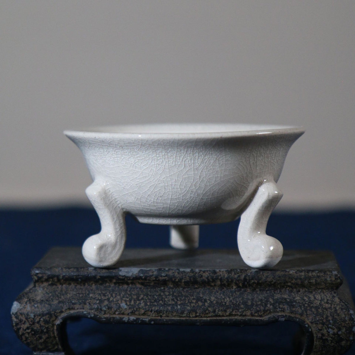 3.5" (9cm) Mini Round Glazed Bonsai Pots with Ornate Curled Legs White Color