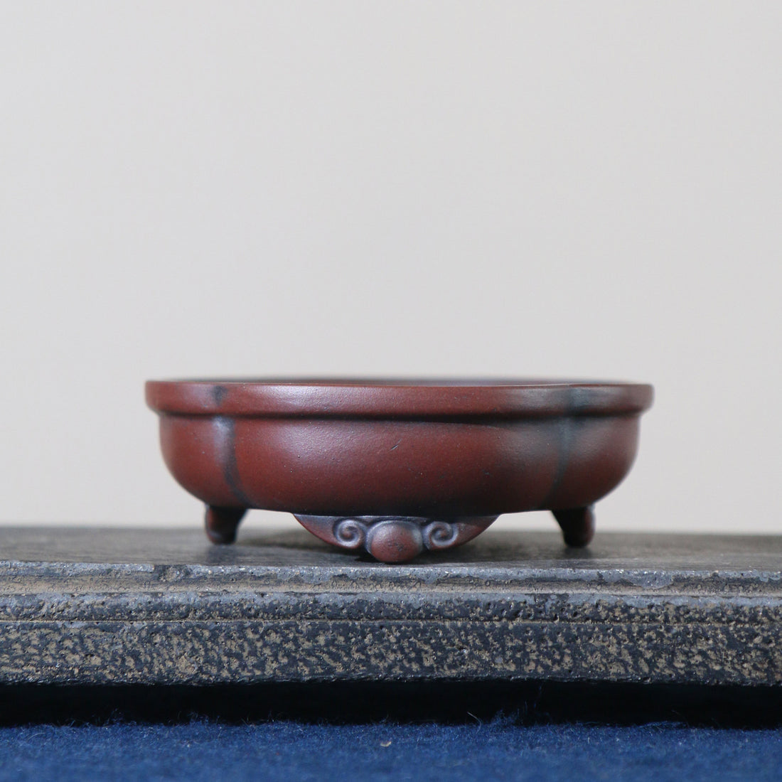 4.2 inch (10.8cm) Lotus-Shaped Gradient Finish Unglazed Shohin Bonsai Pot w Cloud-Style Feet Side View