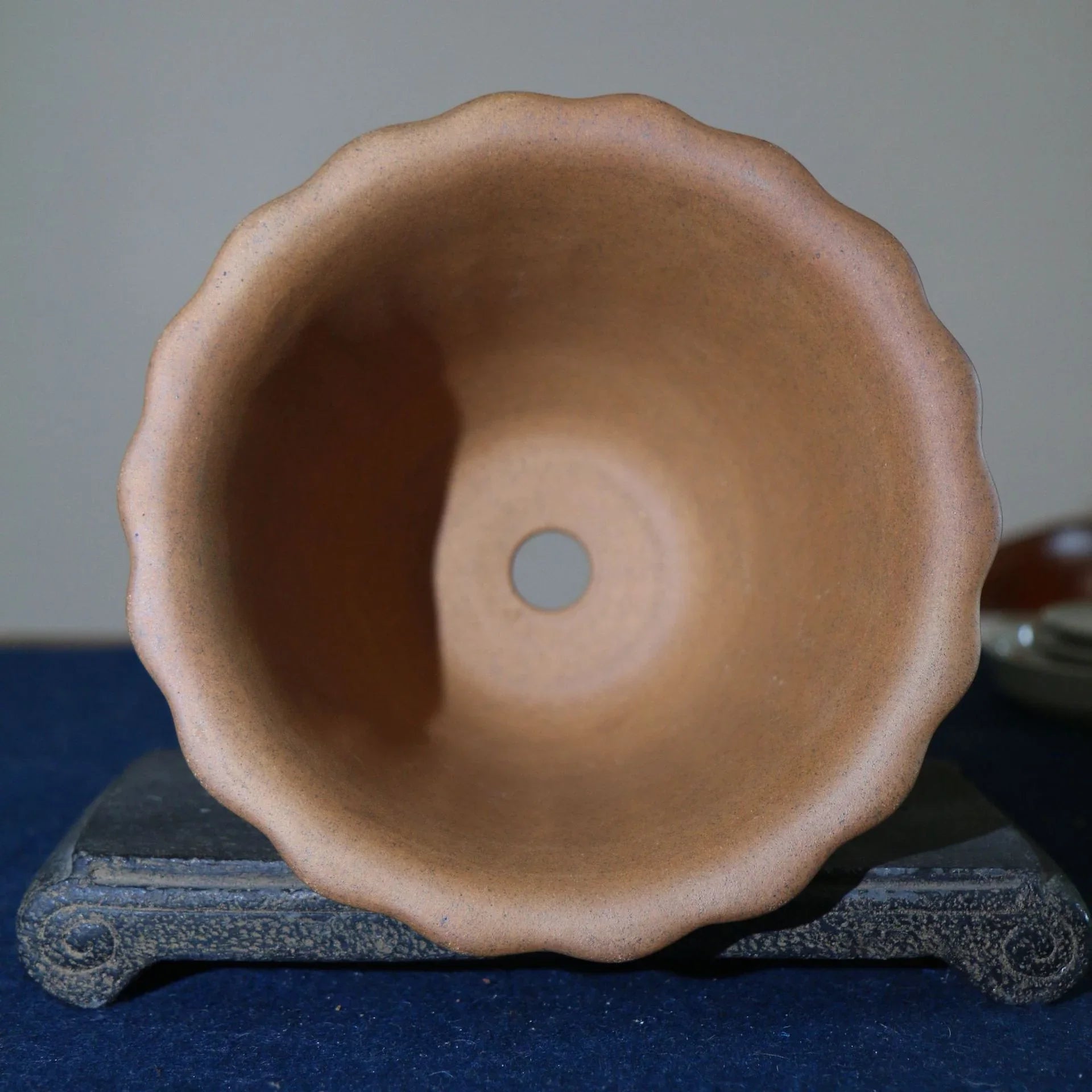 5.9 inch (15cm) Flared Round Unglazed Semi Cascade Bonsai Pot Inner View