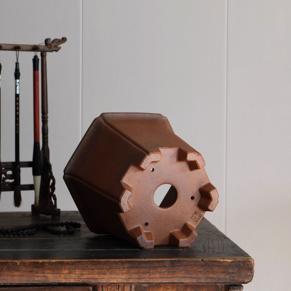 6.3 inch (16cm) Deep Hexagonal Speckled Finish Premium Semi Cascade Bonsai Pot Bottom View