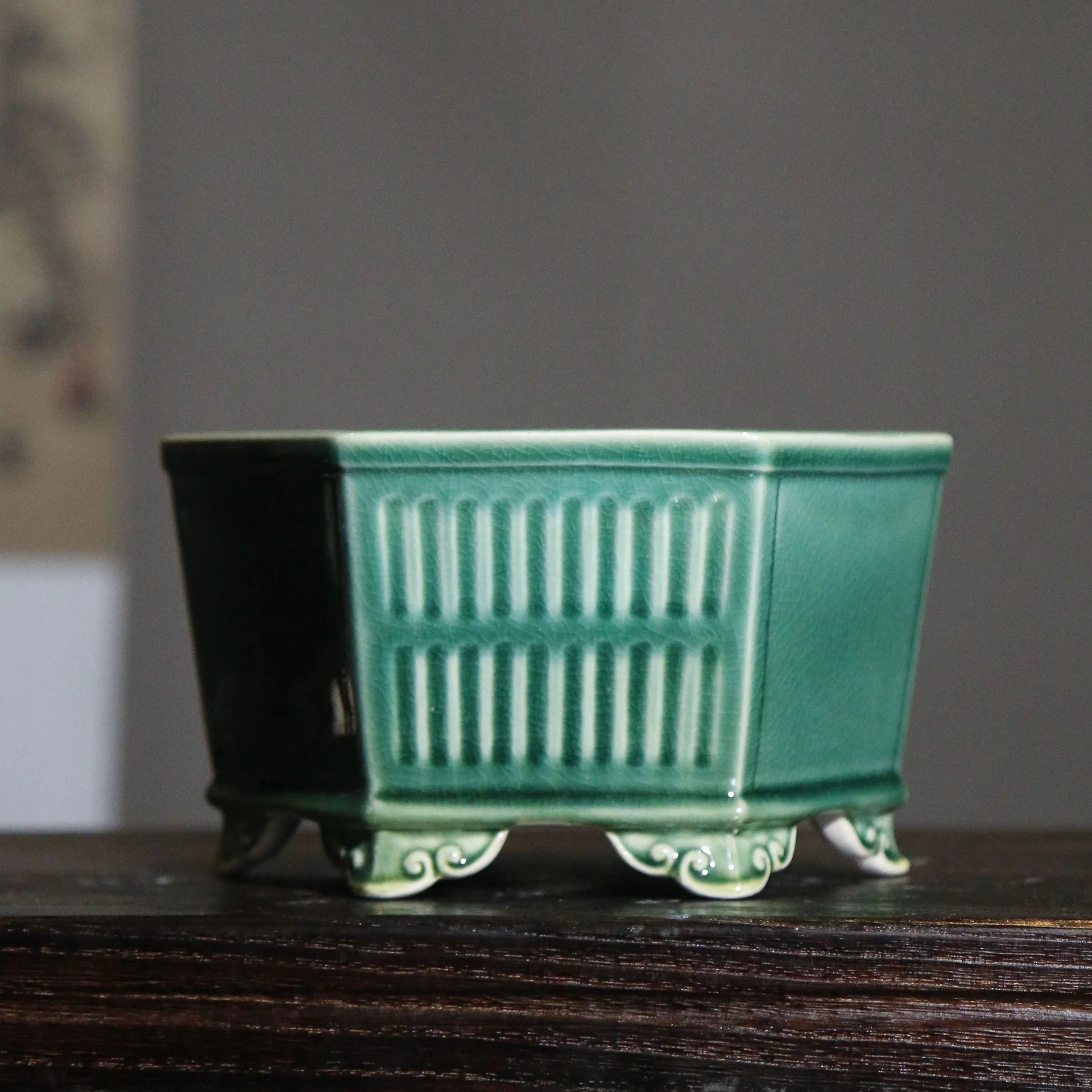 6.8" (17.5cm) Cracked Glaze Hexagonal Bonsai Pot w Ornate Cloud Feet Green Color