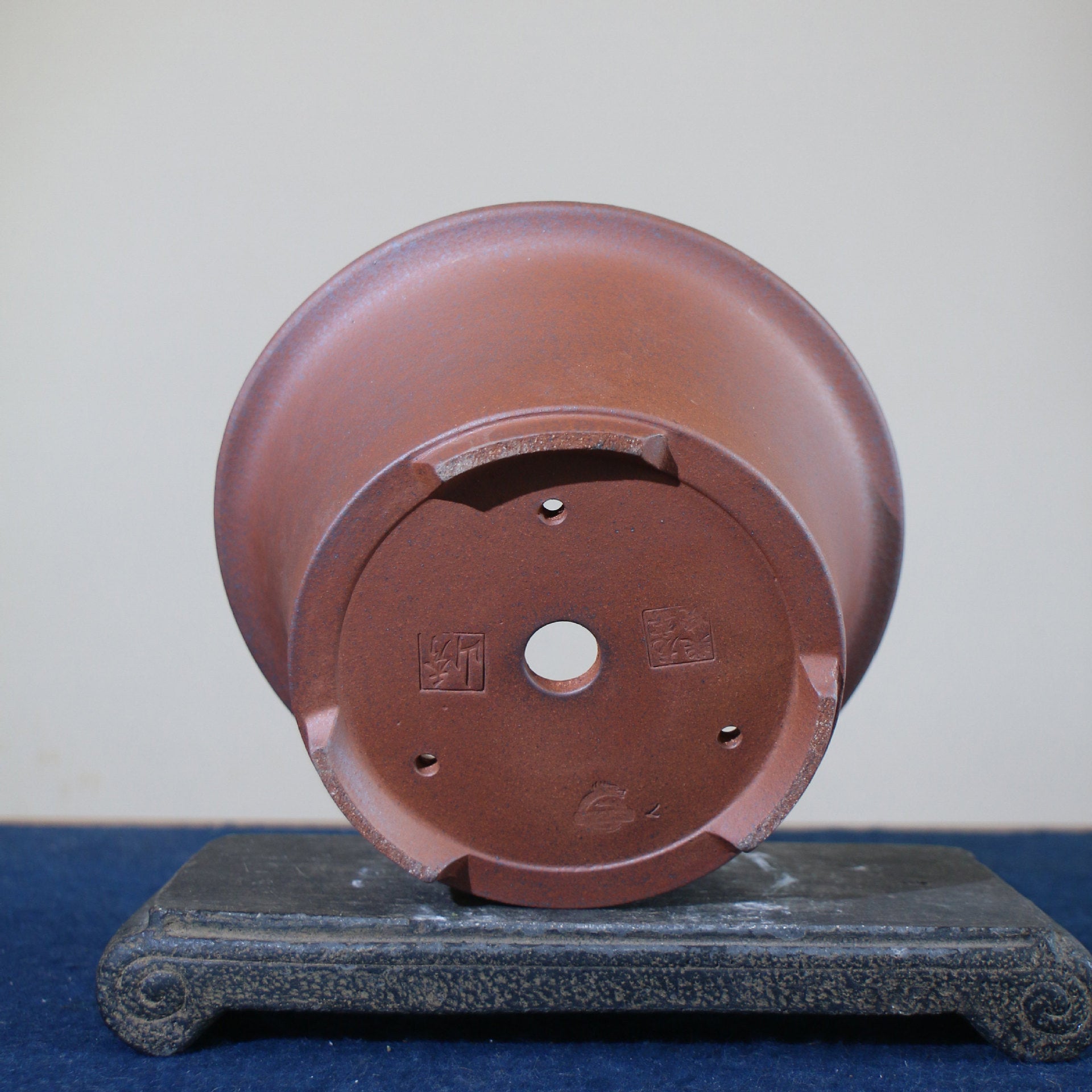 7.2 inch (18.5cm) Wide 3.9 inch (10cm) Deep Flared Round Wood-Fired Semi Cascade Bonsai Pot Bottom View