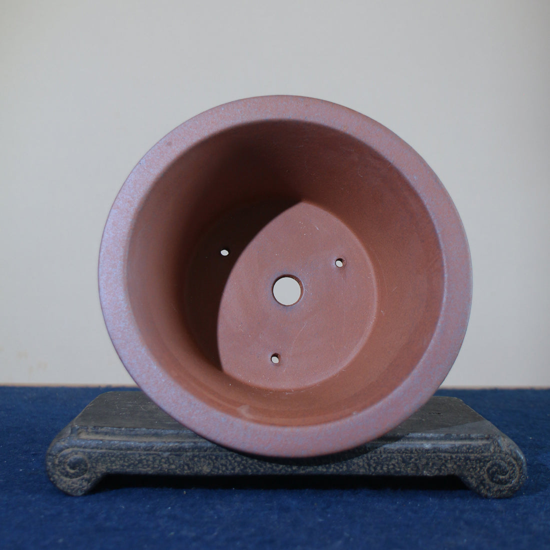 7.2 inch (18.5cm) Wide 3.9 inch (10cm) Deep Flared Round Wood-Fired Semi Cascade Bonsai Pot Inner View