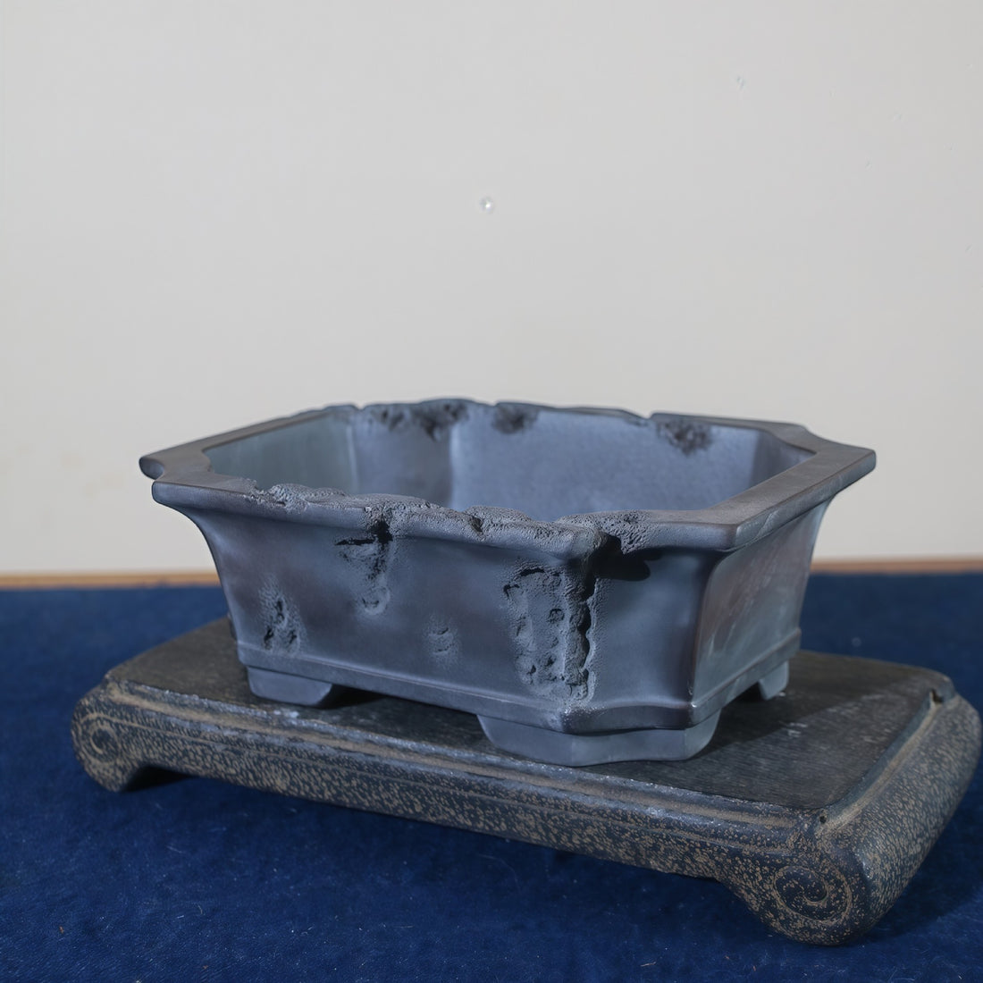 7.4 inch (19cm) Corner-Cut Rectangular Gradient Unglazed Bonsai Pot w Erosion-Like Finish Corner View