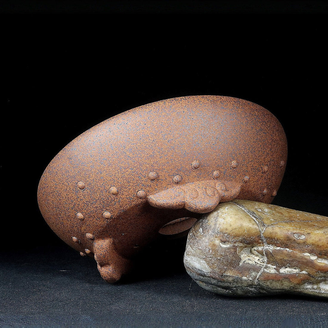 7.6 inch (19.5cm) Medium-Sized Round Speckled Finish Drum Bonsai Pot Bottom Corner View