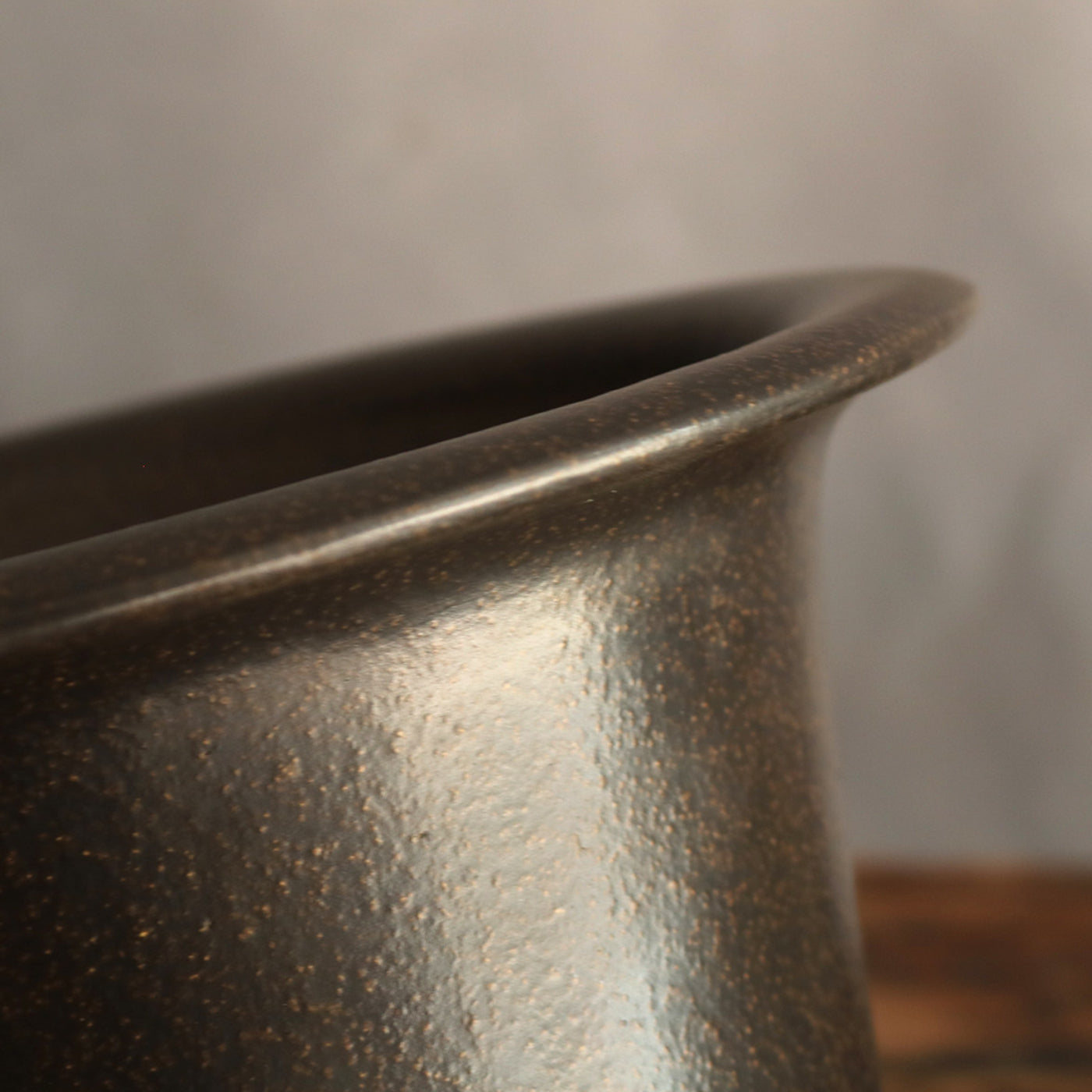 7.8 Inch (20cm) Deep Round Flared Unglazed Handmade Wood-Fired Open-Mouth Exquisite Sandstone Premium Bonsai Pot Top Detail View