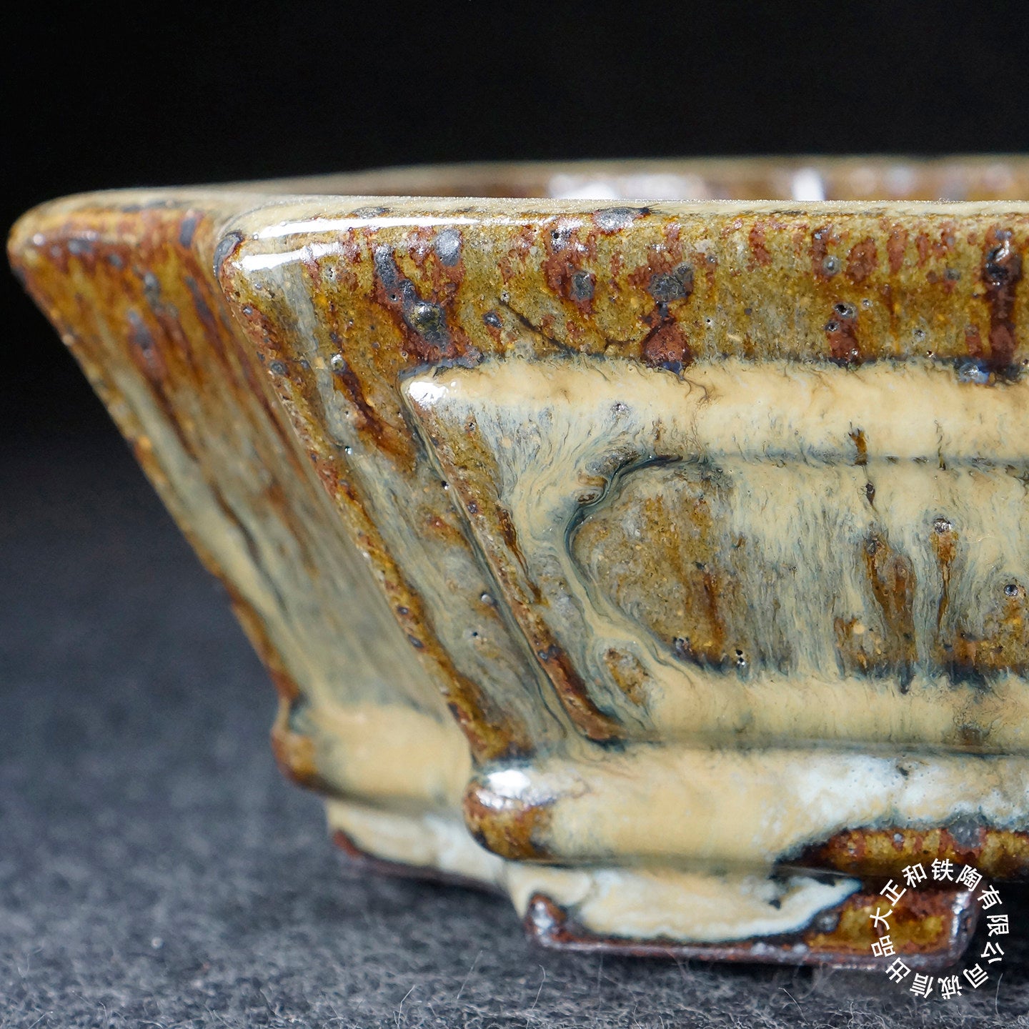 8.2 inch (21cm) Corner-Cut Flared Rectangular Cream-Brown Multi-Tone Dazhenghe Kiln Jun Glaze Bonsai Pot Close Shot