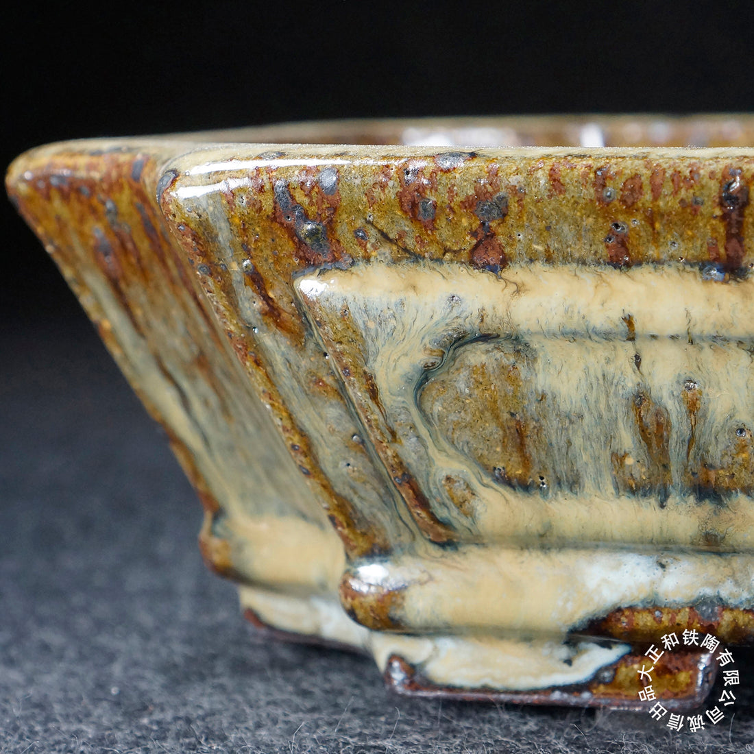 8.2 inch (21cm) Corner-Cut Flared Rectangular Cream-Brown Multi-Tone Dazhenghe Kiln Jun Glaze Bonsai Pot Close Shot
