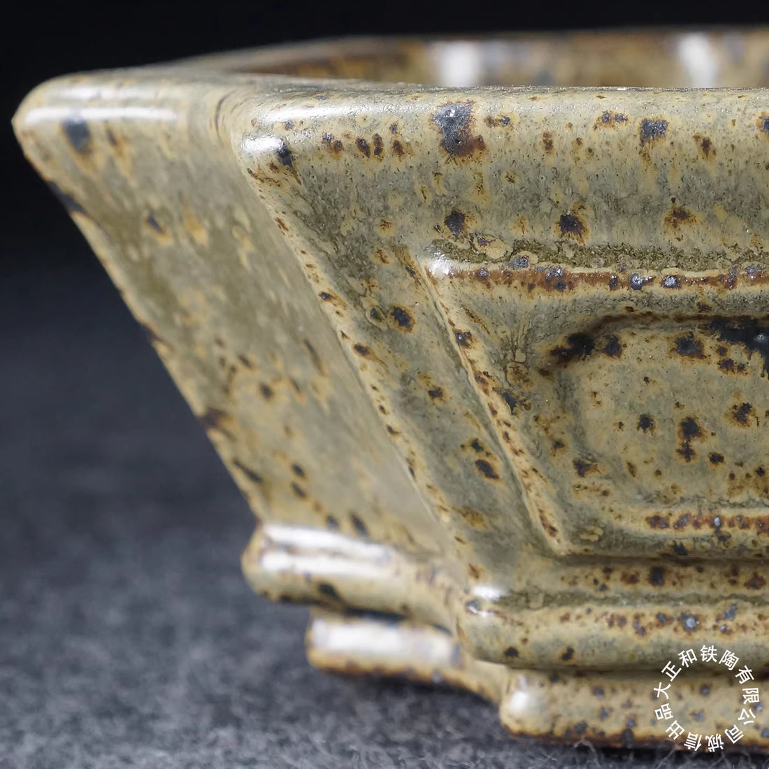 8.3 inch (21.3cm) Rectangular Yixing Dazhenghe Kiln Glazed Multi Tone Bonsai Pot Corner Close Shot