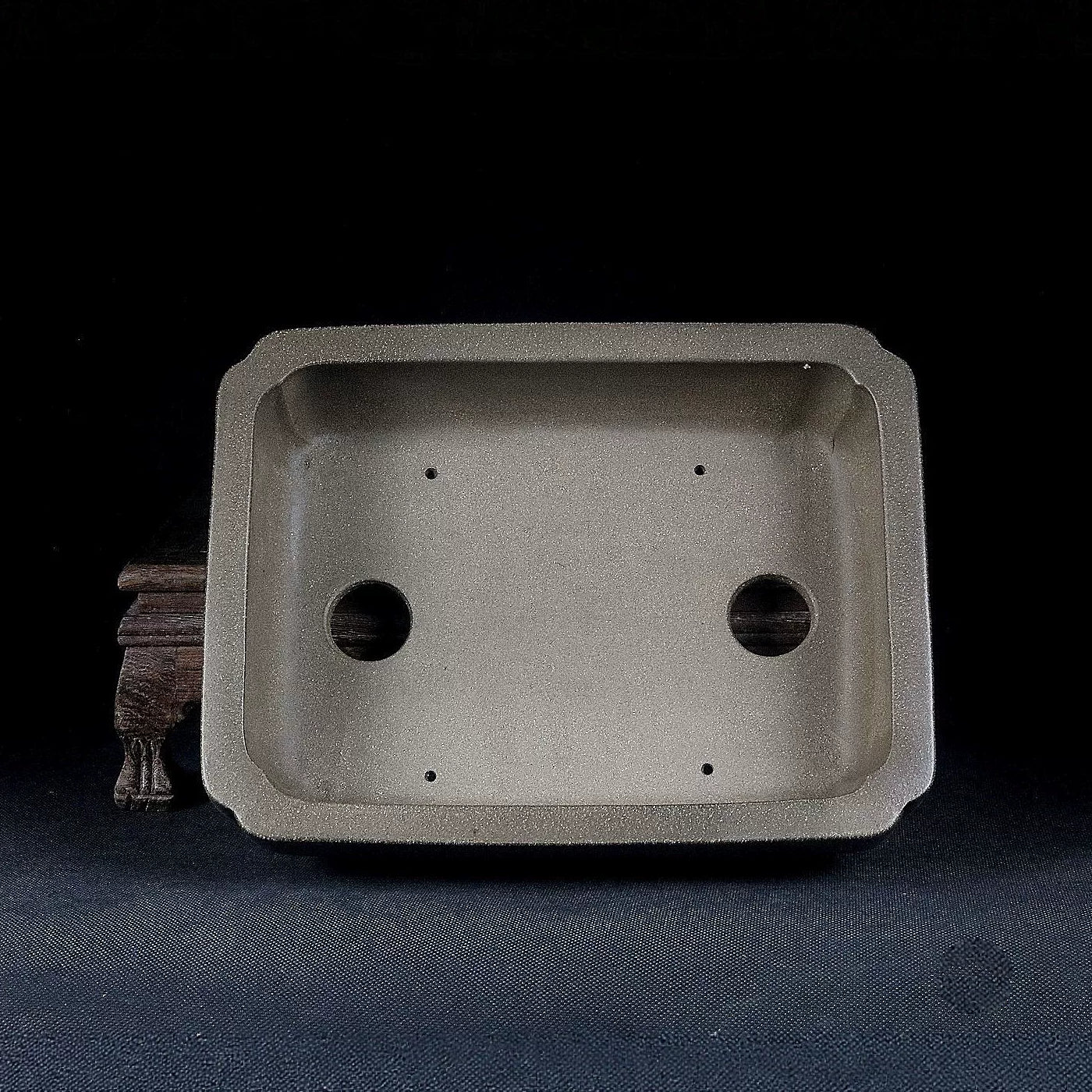8.4 inch (21.5cm) Indented Corner Rectangular Raised Cloud Feet Beige Premium Bonsai Pot Inner View