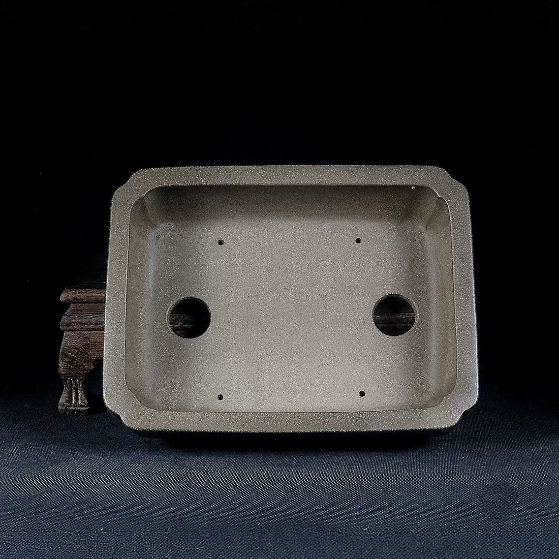 8.4 inch (21.5cm) Indented Corner Rectangular Raised Cloud Feet Beige Premium Bonsai Pot Inner View