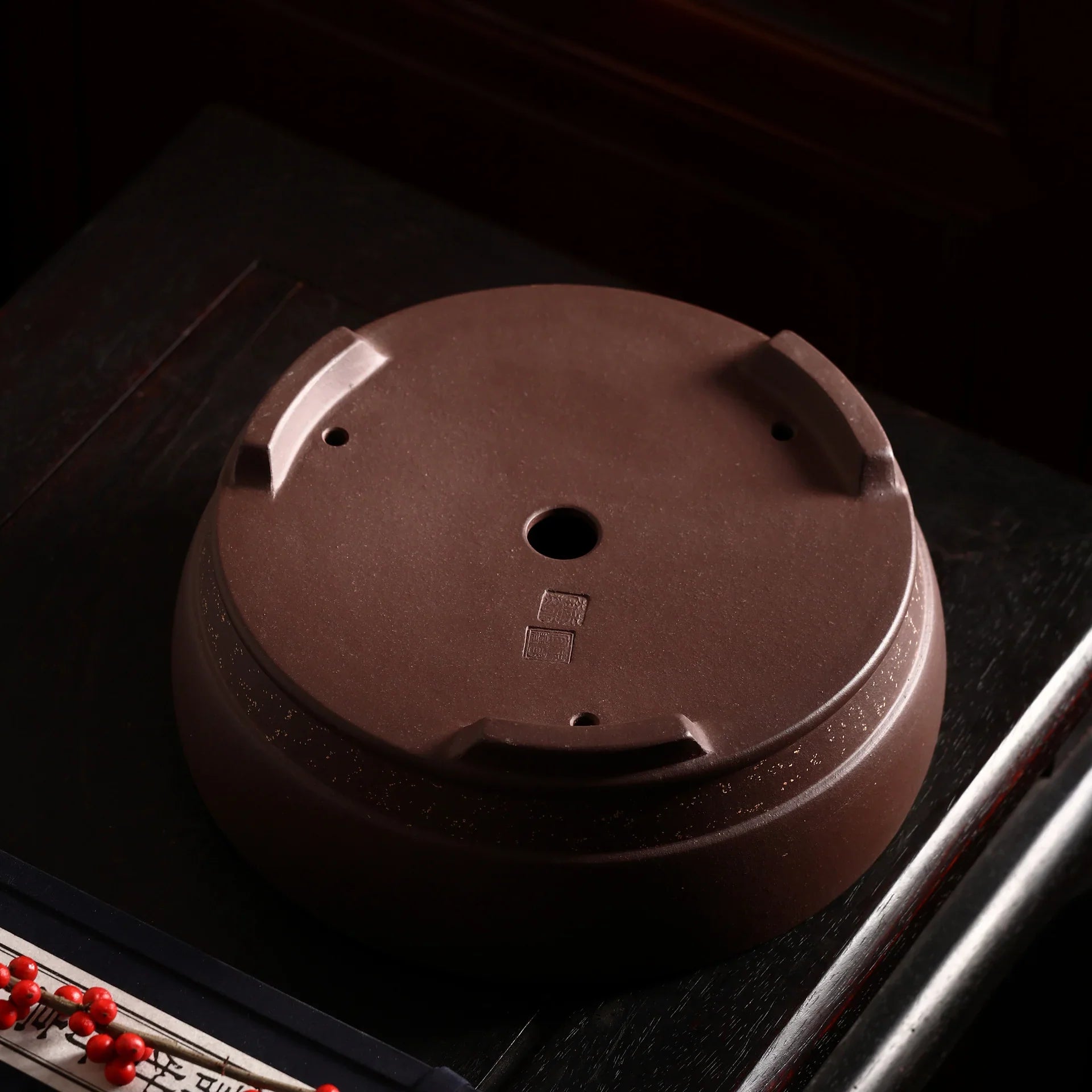 8.6 inch (22cm) Round Premium Bonsai Pot w Gold Dust-Like Accent Bottom View