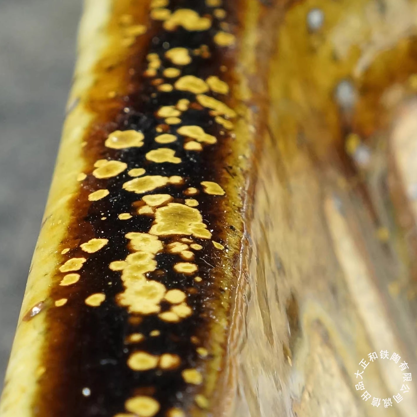 8 inch (20.5cm) Rectangular Yixing Dazhenghe Kiln Glazed Yellow Multi Tone Bonsai Pot Close Shot