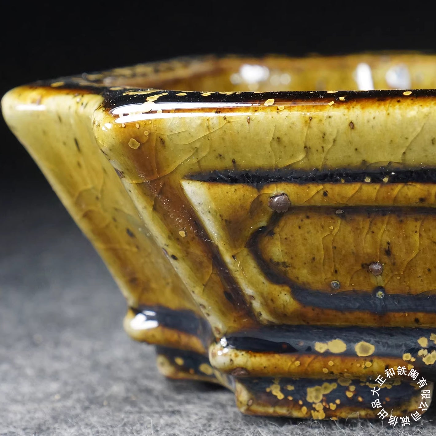 8 inch (20.5cm) Rectangular Yixing Dazhenghe Kiln Glazed Yellow Multi Tone Bonsai Pot Corner Close Shot