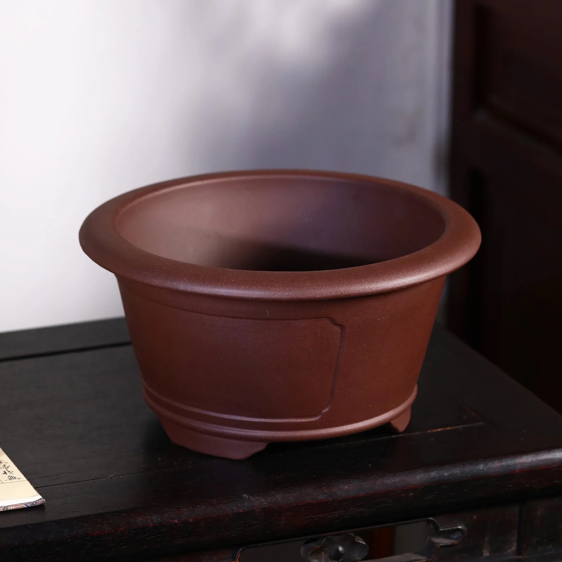 9.6 inch (24.5cm) Large 5.2 inch (13.4cm) Deep Flared Round Semi Cascade Bonsai Pot Corner View