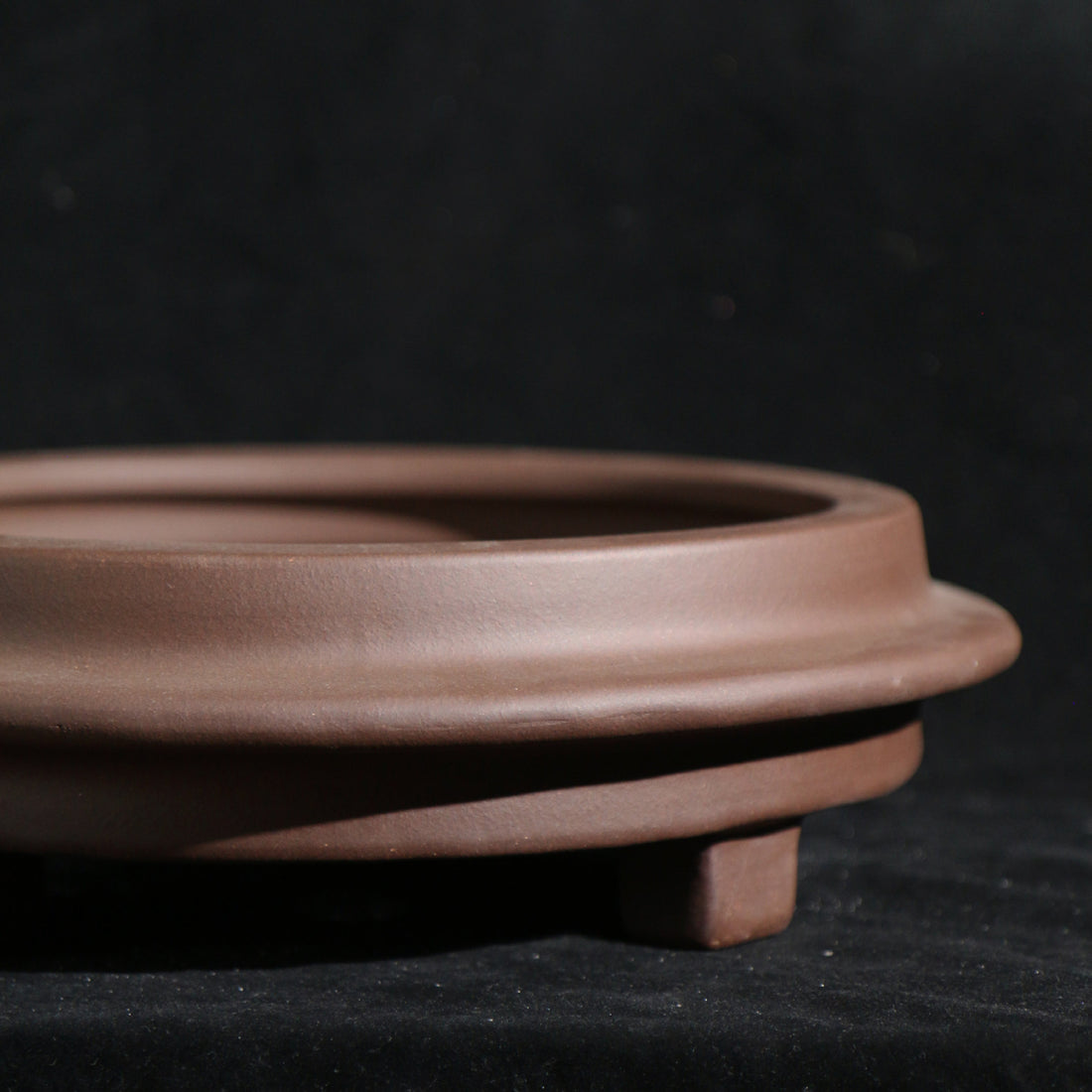 9.8 inch (25cm) Round Unglazed Shallow Bonsai Pot with Encircling Mid-Body Raised Band Close Shot