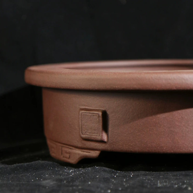 9 inch (23cm) Round Wide-Rim Traditional Unglazed Raised Feet Bonsai Pot Close Shot